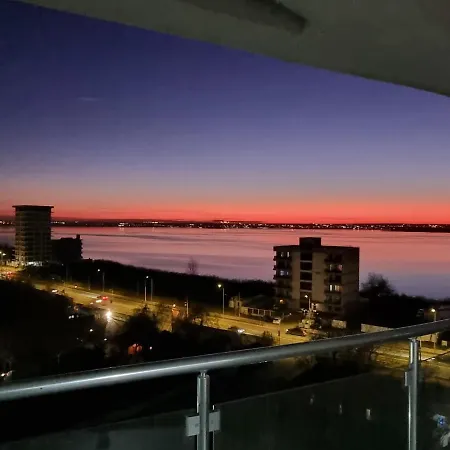 アパート 3 Camere, In Casa Del Mar Mamaia Nord ナボダリ